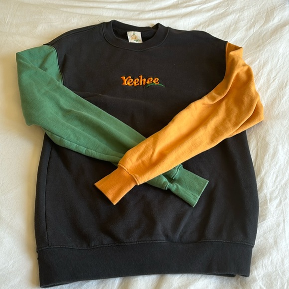 Yehee Sweater! - Picture 2 of 5